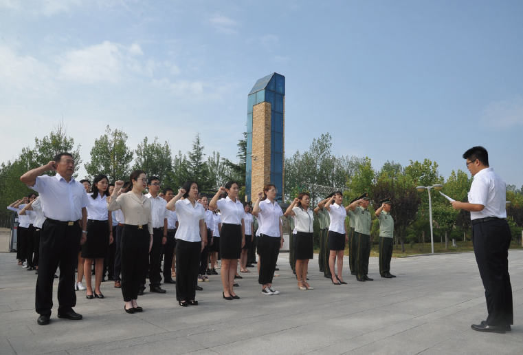 黨紀(jì)學(xué)習(xí)教育期間,廣電總局監(jiān)管中心二九二臺(tái)圍繞強(qiáng)化黨員紀(jì)律意識(shí)和黨性修養(yǎng),開展 “國(guó)旗下的演講”主題黨日。