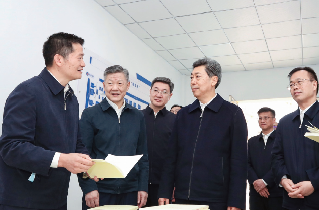 2024年3月27日，作者（ 前排右二） 在重慶市涪陵區馬武鎮綜治中心調研。