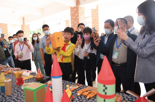 2023年5月22日至28日，全國城市生活垃圾分類宣傳周期間，舉辦“小手拉大手”生活垃 圾分類知識宣講活動。