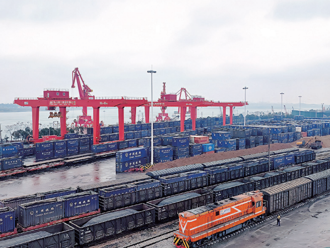 湖北港口宜港集團(tuán)枝城港是重慶和武漢兩大城市群間唯一長江與南北鐵路 垂交的鐵水聯(lián)運(yùn)港。