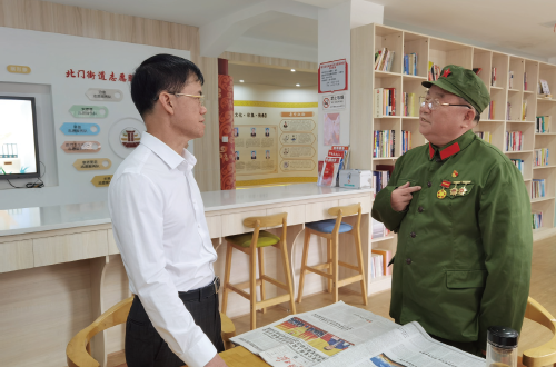 2024年9月24日，作者（ 左） 實(shí)地調(diào)研江西省吉安市吉州區(qū)北門(mén)社區(qū)退役軍人服務(wù)站。