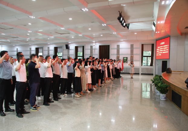 2024年6月28日，西安市委辦公廳青年黨員干部重溫入黨誓詞。