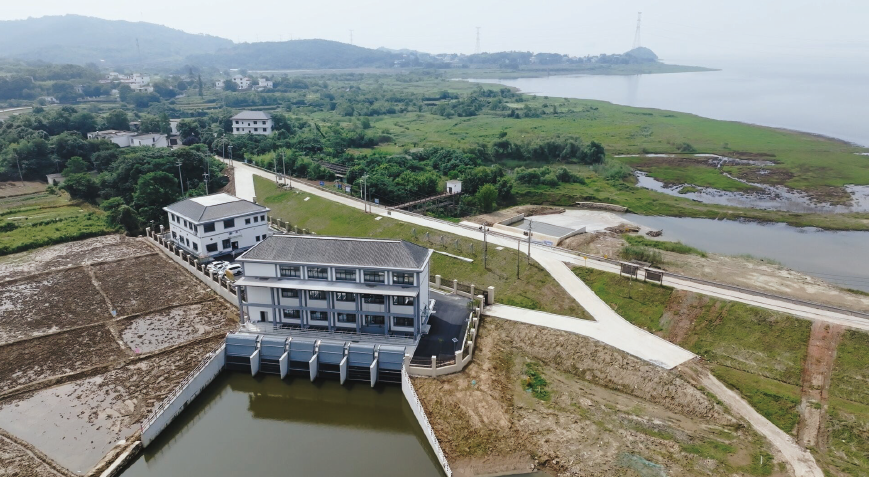 近年來，江西在全省推進“黨建進工地”活動，推動重大項目建設(shè)提質(zhì)增效。圖為2024年5月竣工的九 江長江堤澇區(qū)治理工程土橋泵站。
