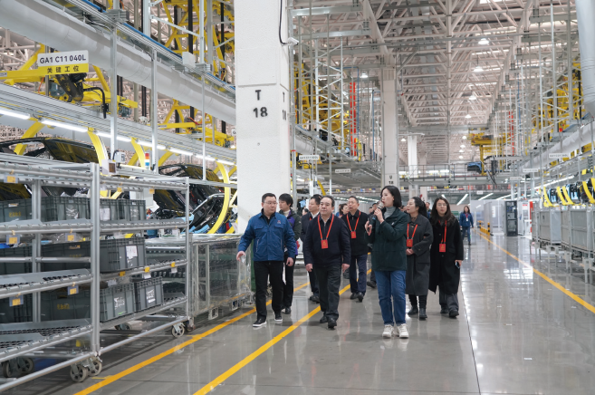 2025年2月19日，在渝全國人大代表視察賽力斯汽車超級工廠。