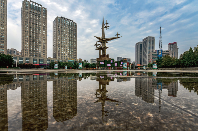 天津市北辰區(qū)堅持以文化人、以文惠民、以文潤城、以文興業(yè)，2 0 2 1年至 2024年榮獲全國文明城市（ 區(qū)） 測評優(yōu)秀等次。圖為北辰公園外景。