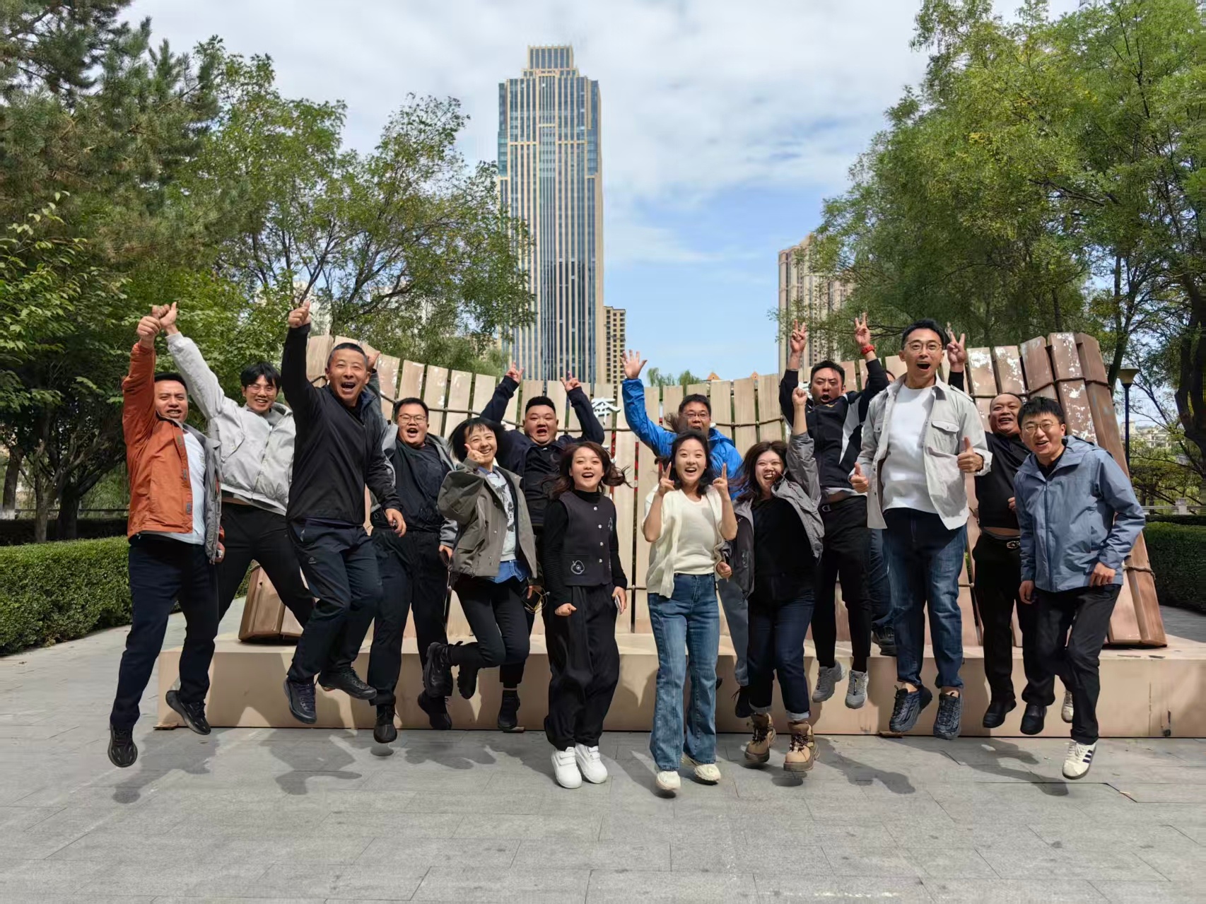 中央廣播電視總臺甘肅總站在蘭州綠色公園開展健步走活動。