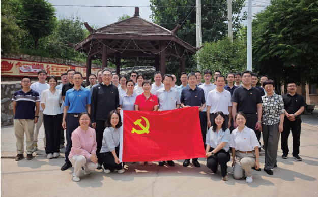 2025年7月23日，中央宣傳部文明培育局黨支部赴北京市門頭溝區大臺街道落坡嶺 社區開展主題黨日。